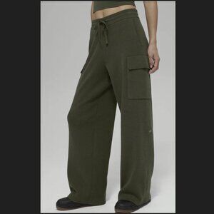 Alo Yoga Scholar Knit High Waist Cargo Pant in Green Olive